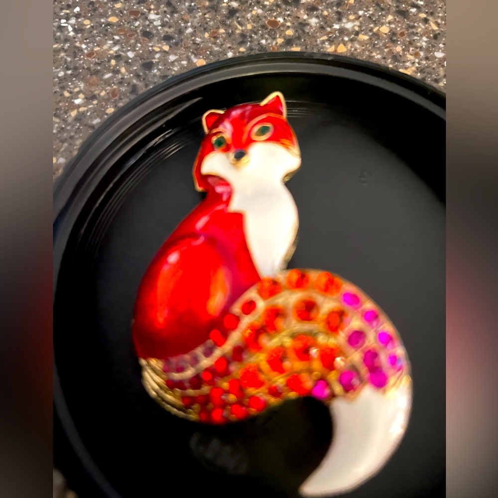 Vintage  Rhinestone Fox Brooch 
$10 or bundle 3/$25